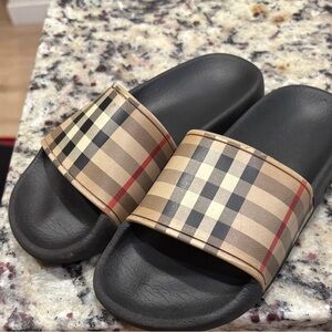 Burberry Kids Plaid Slide Slippers - Black and Beige